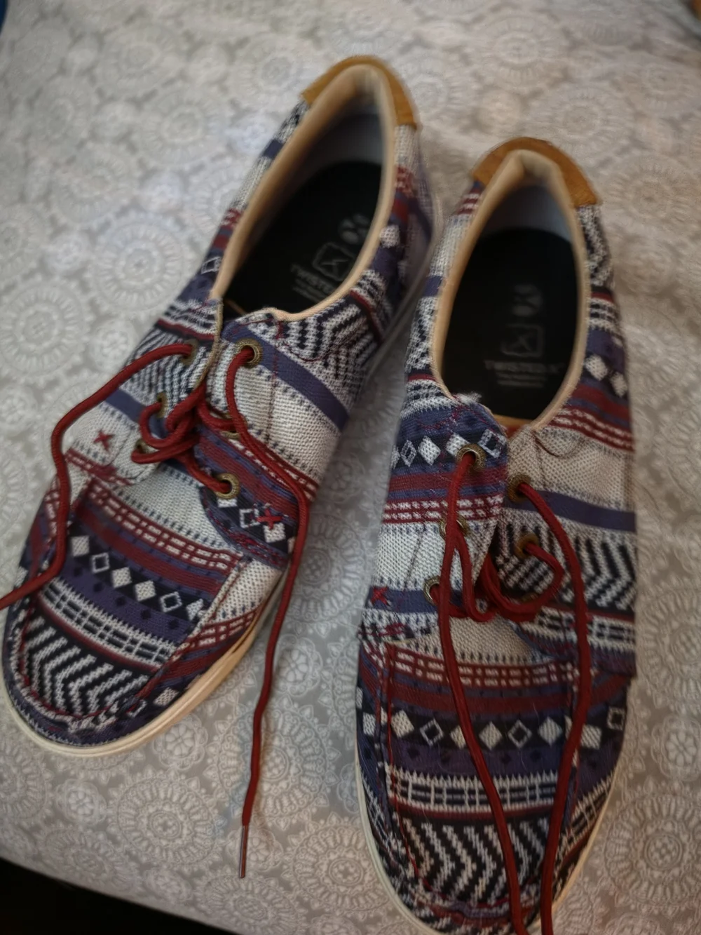 Twisted X Men's Patterned Canvas Sneakers - Navy & Red